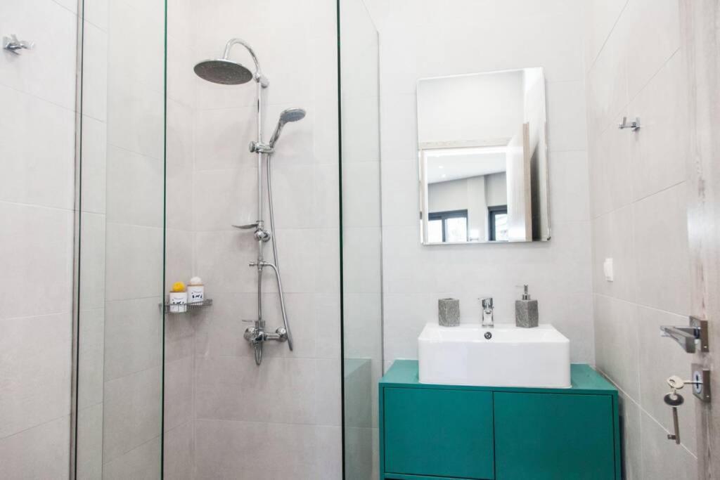 E Spacious Cornered Brand New Studio Apartment E Aten Exteriör bild
