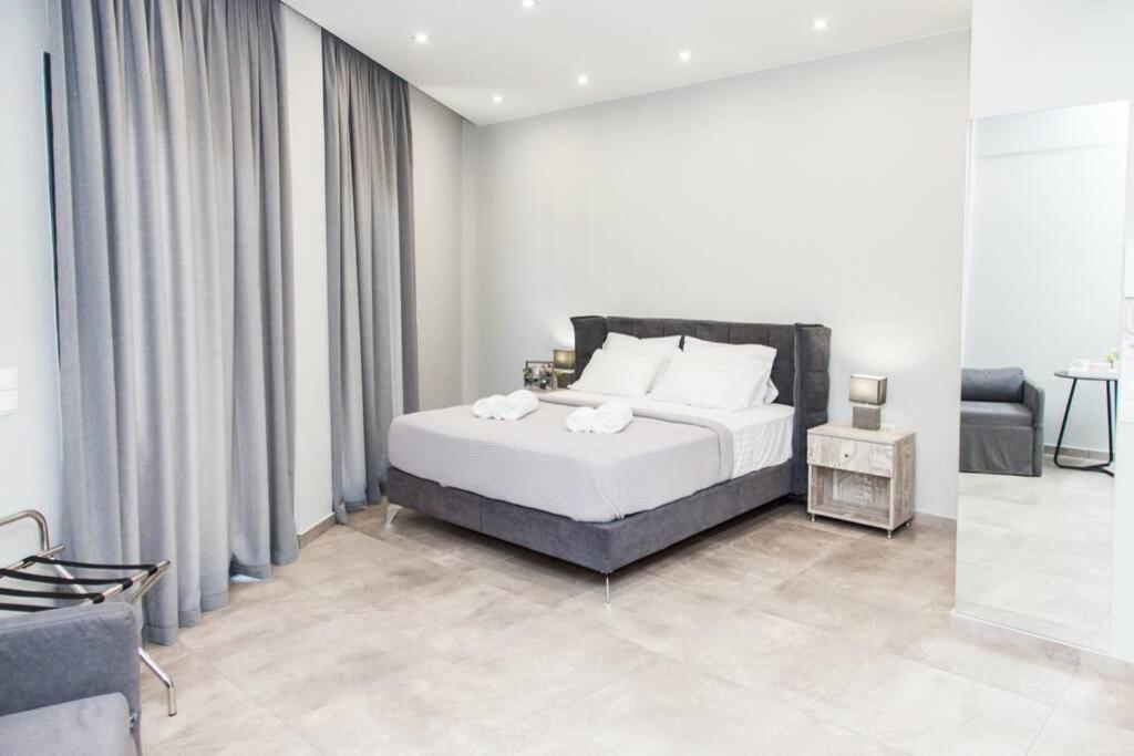 E Spacious Cornered Brand New Studio Apartment E Aten Exteriör bild